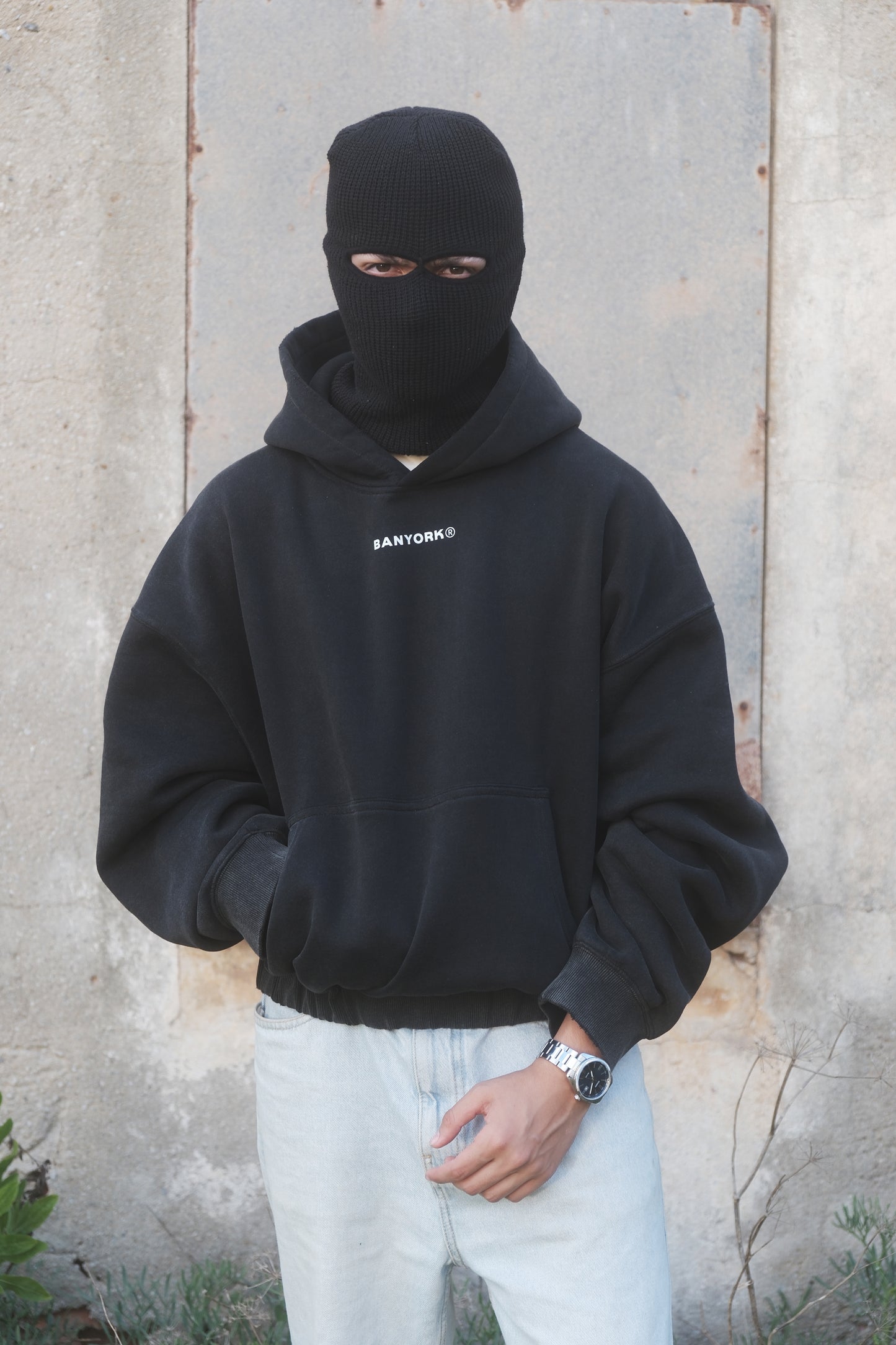 SUDADERA CON CAPUCHA INMUTABLE NEGRA